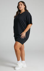 Prizza Top - Longline Boyfriend Tee Top in Black